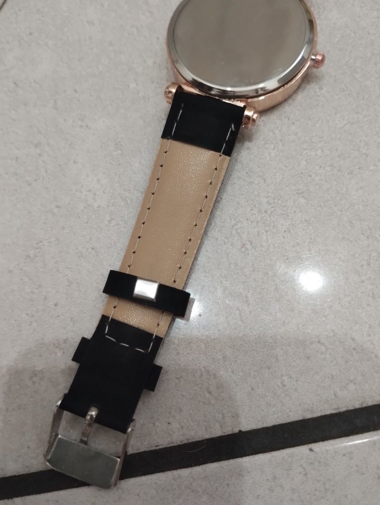Nowy Damski analogowy złoto czarny zegarek na pasku