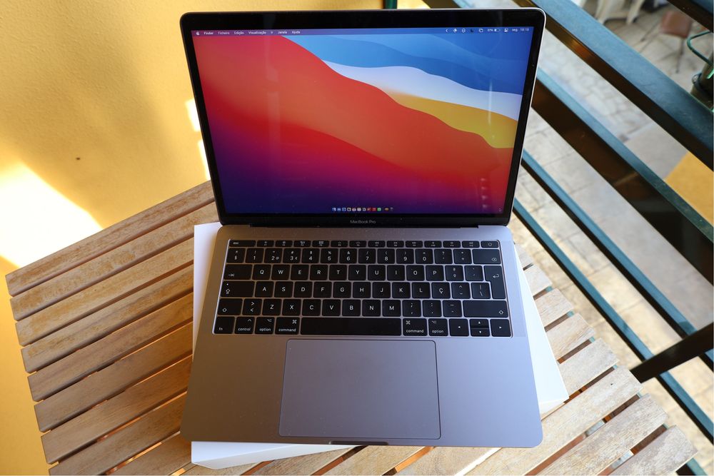 MacBook Pro Intel Core i5 Dual-Core de 13,3 Polegadas em Cinzento Side