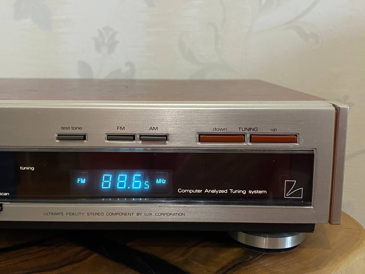 Стереотюнер  Luxman T-530