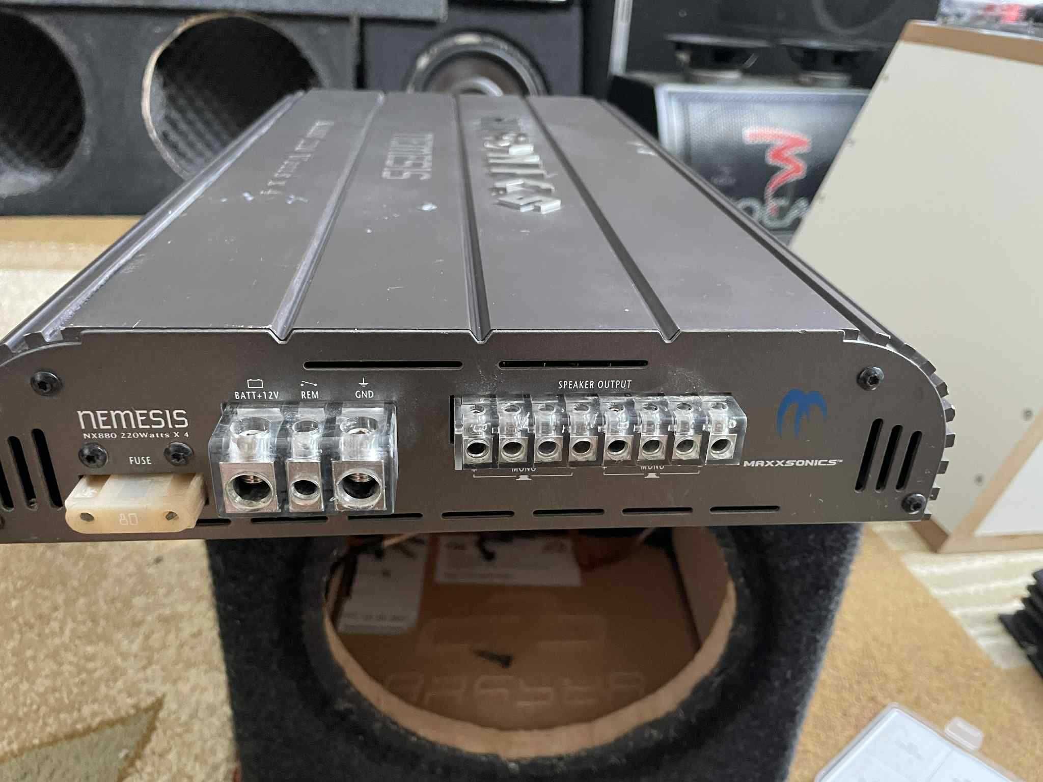 Wzmacniacz Hifonics Nemesis NX880, 4 kanałowy