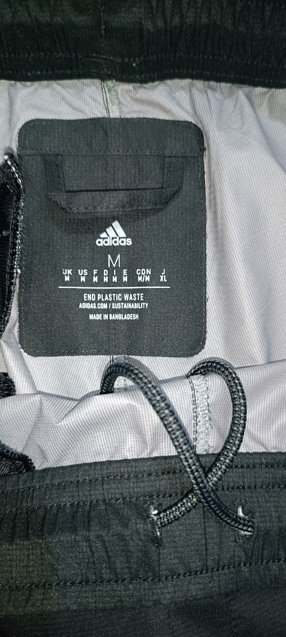Продам оригинальные штаны Adidas на мембране
