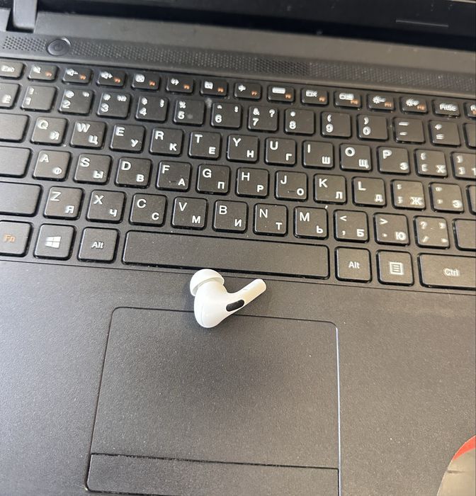 правий аірподс про 1