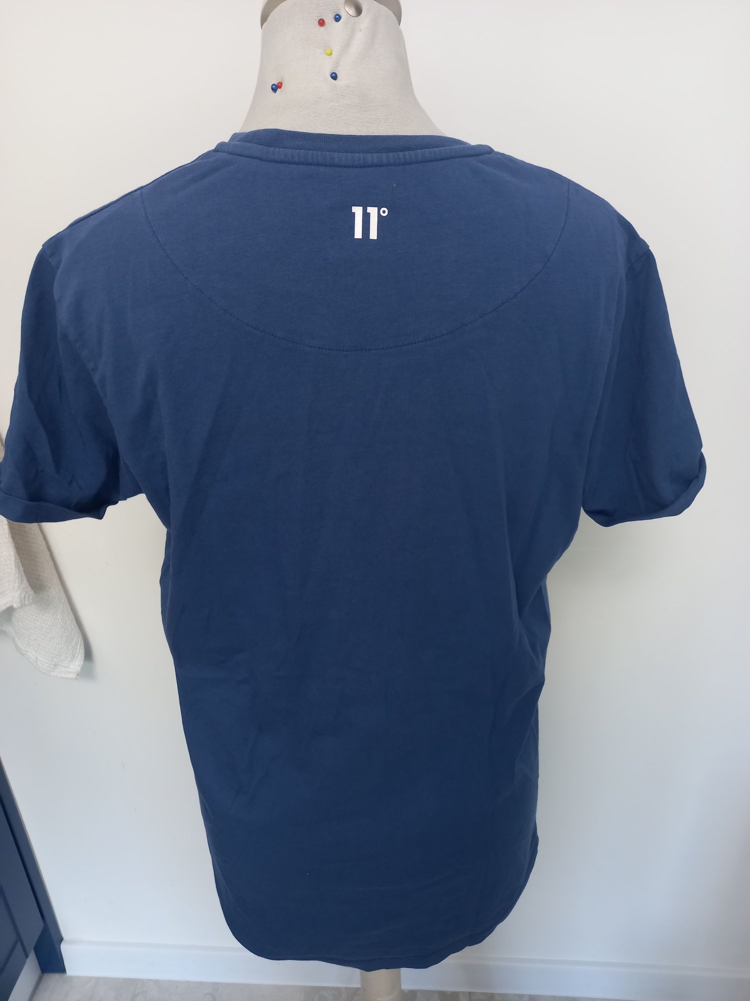 Koszulka T-shirt eleven degrees r. M