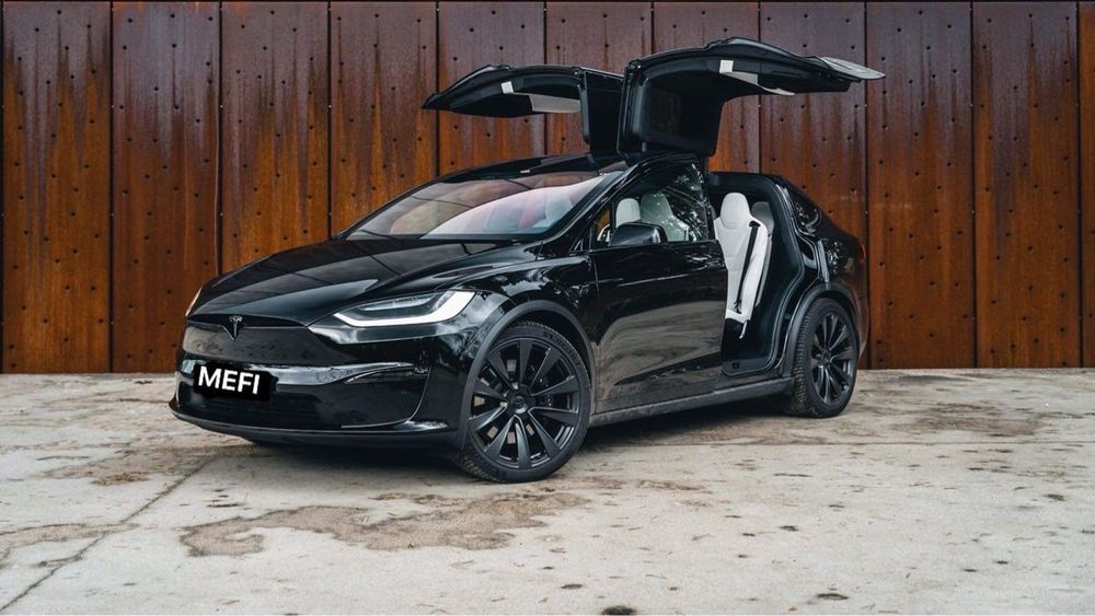 Limuzyny na wynajem: Hummer, Lincoln, Tesla X – imprezy i wesela