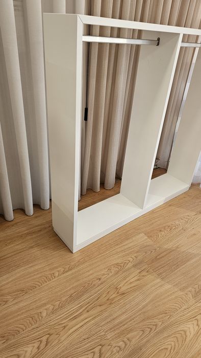 Expositor roupa branco lacado