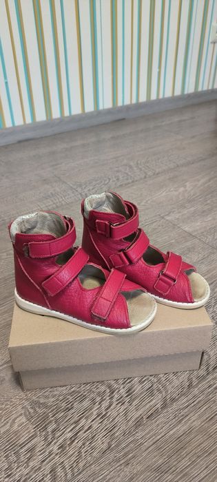 Продам шкіряні ортопедичні босоніжки