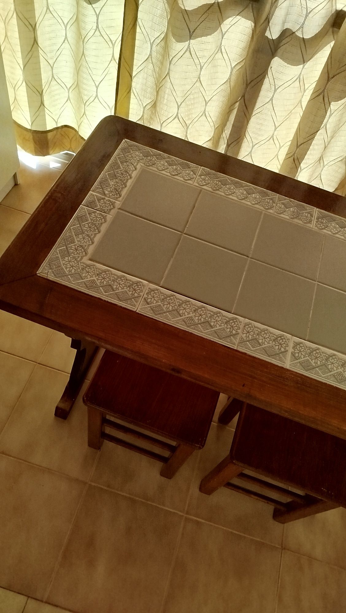 Conjunto Mesa e bancos