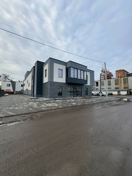 Оренда фасадних комерційних приміщень 100м2 та 450м2 Луцьк