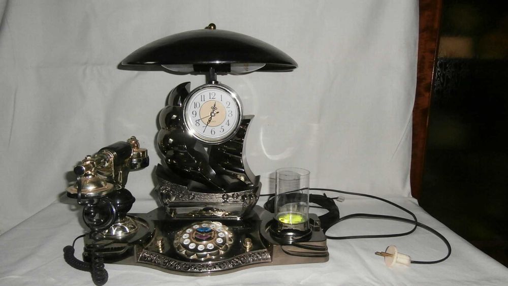 Светильник оригинальный (светильник, часы, телефон)