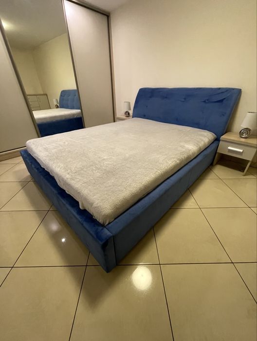 Łóżko z pojemnikiem na posciel