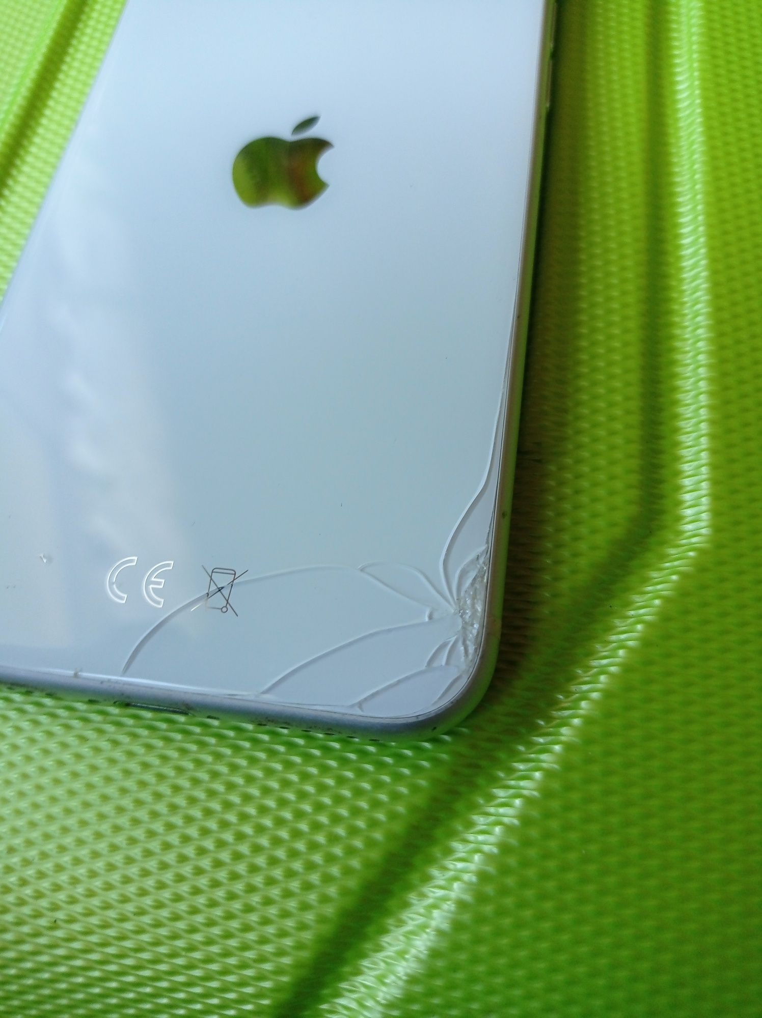 iPhone SE smartfon