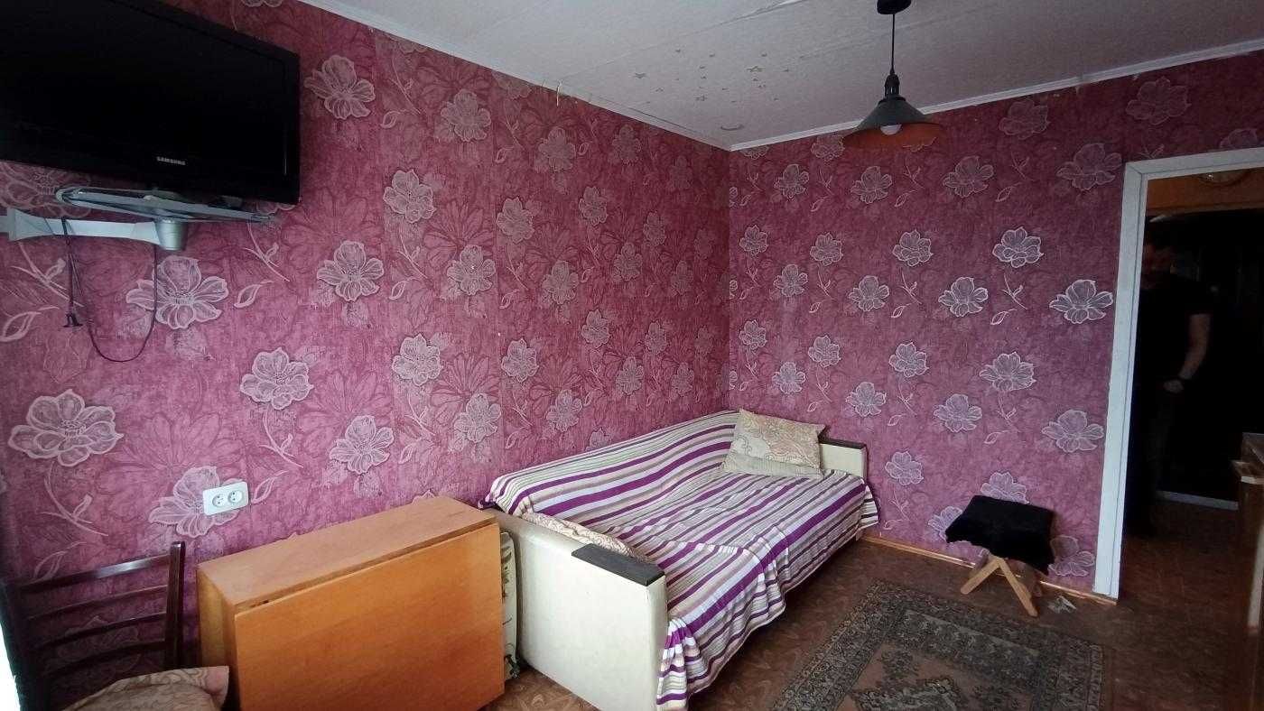 Продаж гостинки зі своїм санвузлом та балконом м.Індустріальна