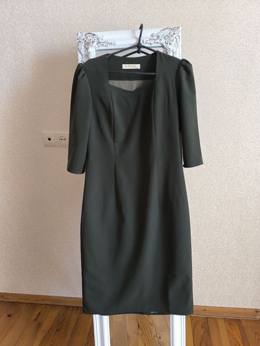 Продам зелену сукню та сережки до неї