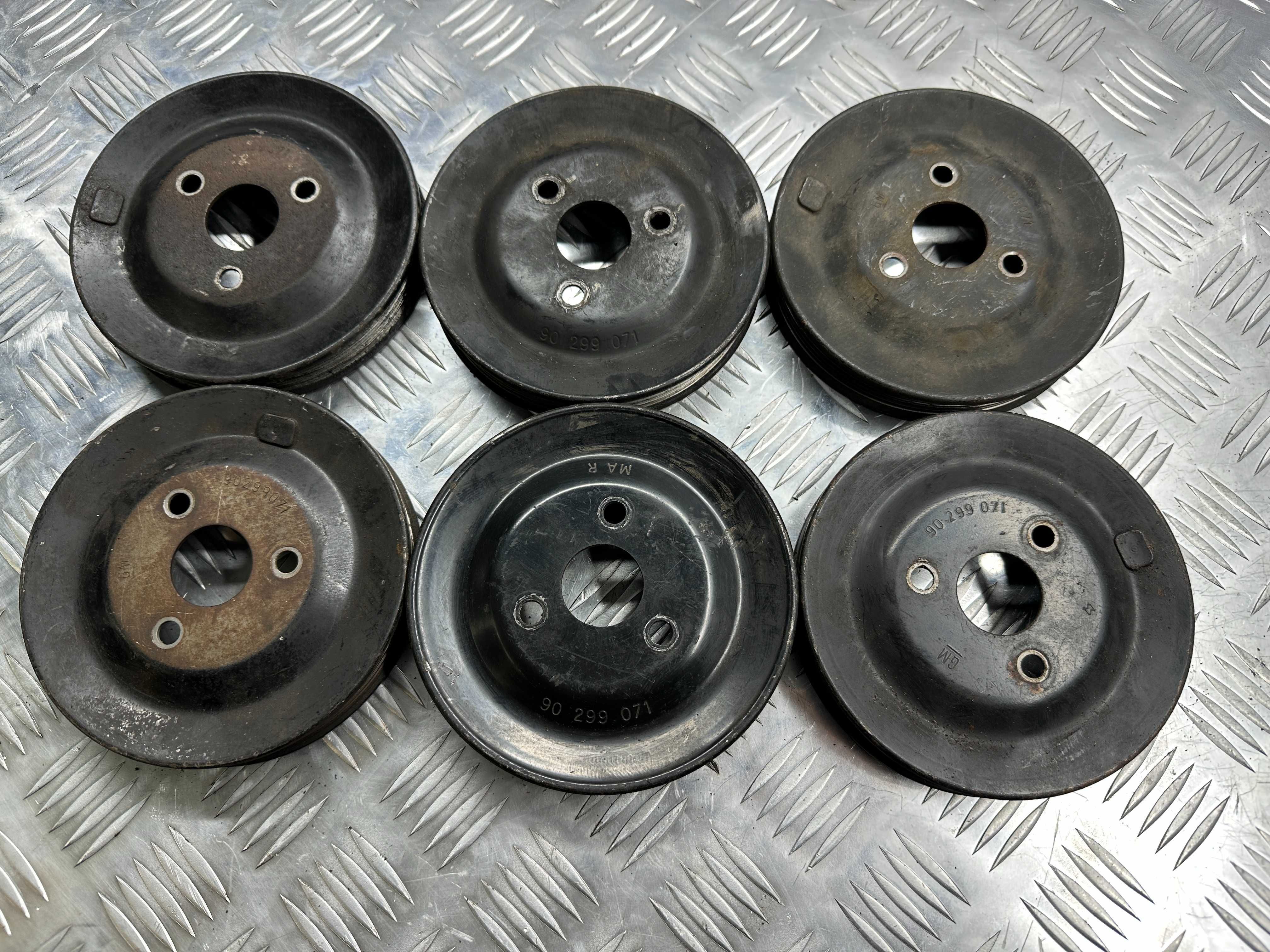Шкив насоса ГУР  opel vectra a, kadett, lanos 90299071