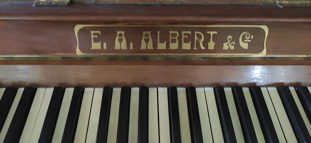 Pianino antyk E.A Albert & Co.