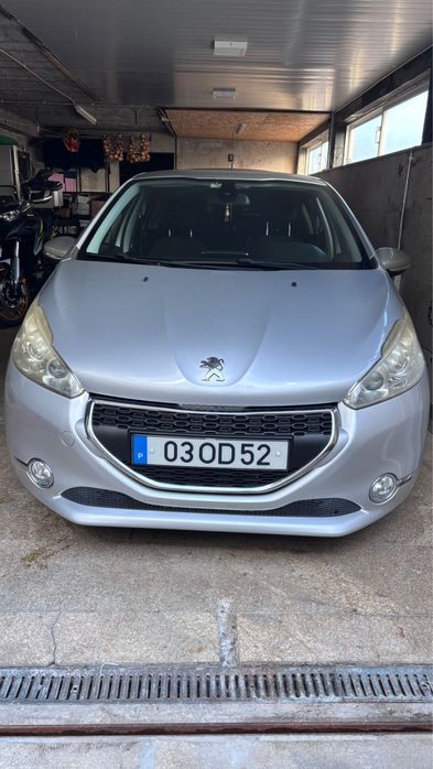 Peugeot 208 gt line 1.2