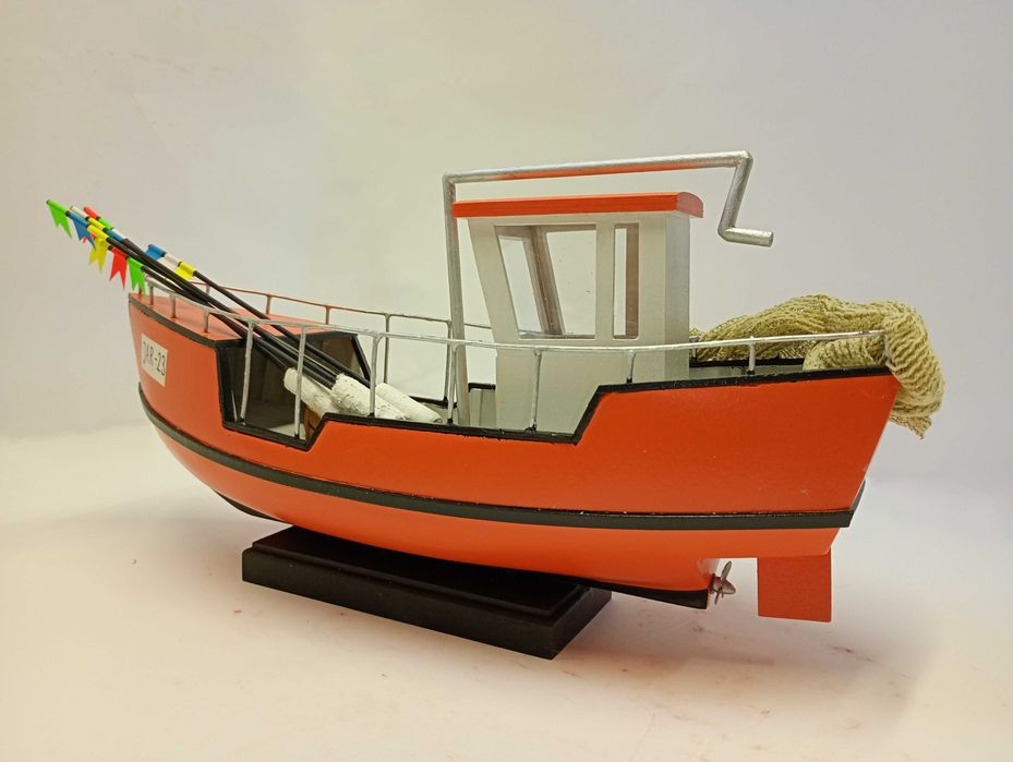 Kuter rybacki Jarosławiec model drewno rękodzieło