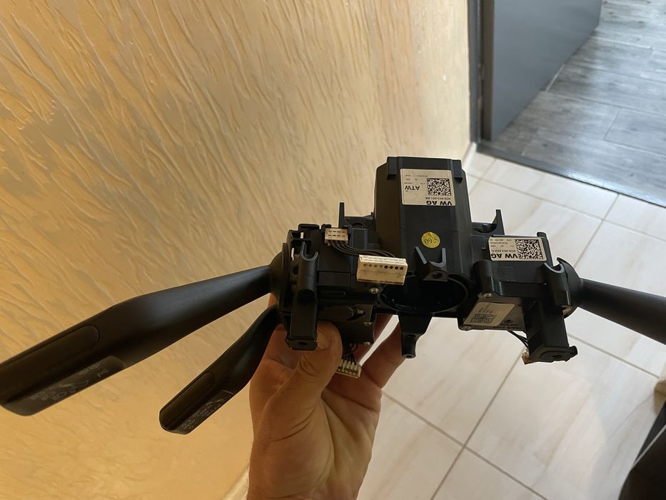 Переключатель поворотов,дворников и круиза.