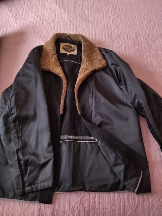 Шкіряна зимова чоловіча куртка.