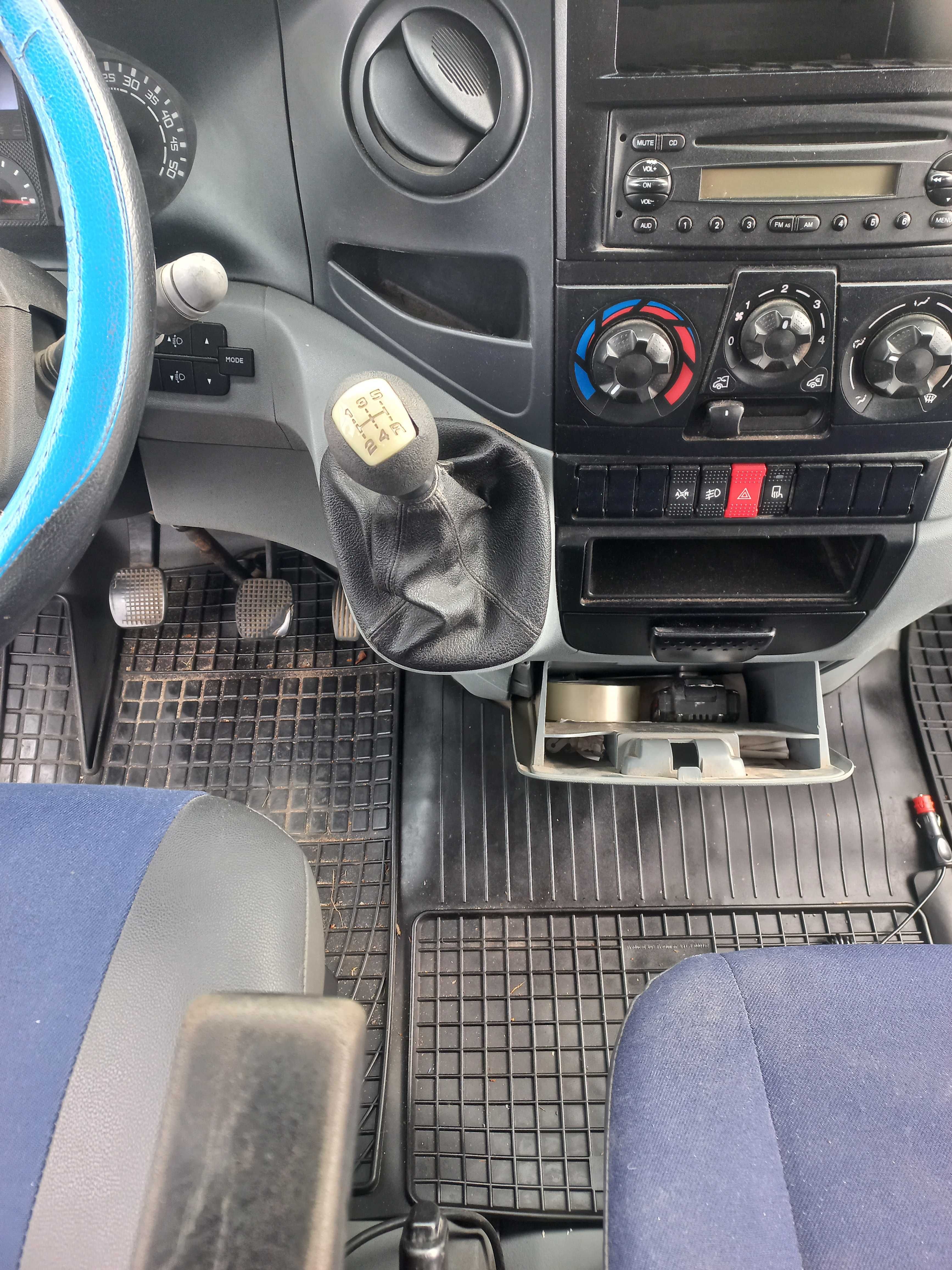 Sprzedam Iveco 7 osobowy