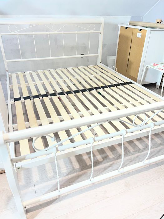 Białe łóżko 160/200