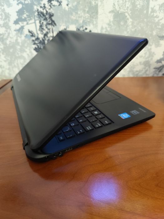 Portátil Toshiba L50 OFERTA de Headphones 

Portátil com:

Windows 1