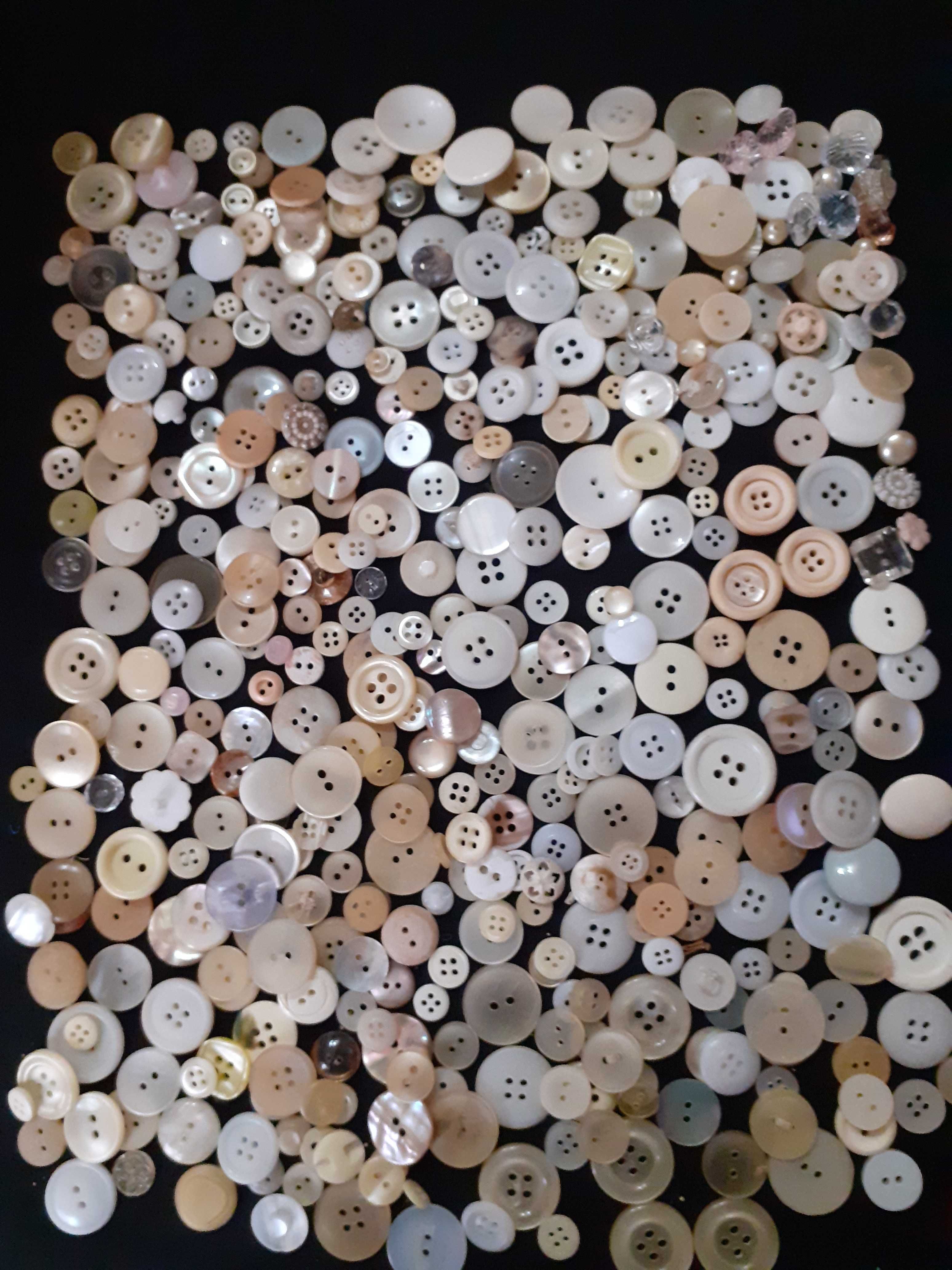 Tachas, botões da antiga companhia “ANA”  ,outros de vários tamanhos