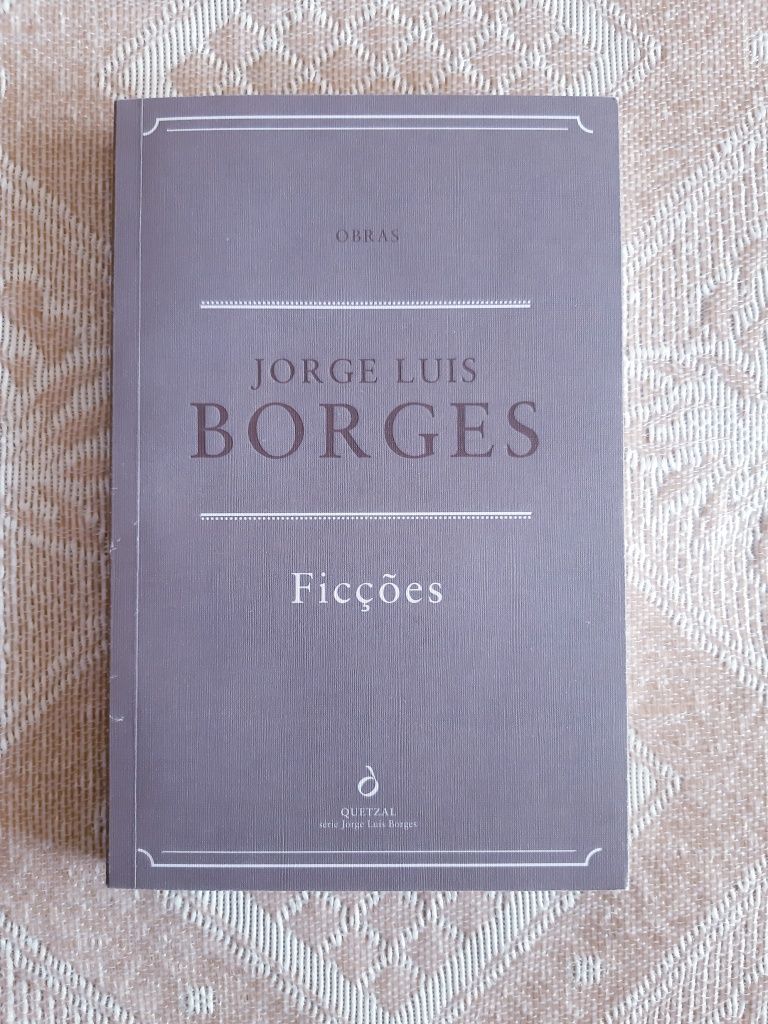 Vendo 'Ficções', de Jorge Luís Borges.