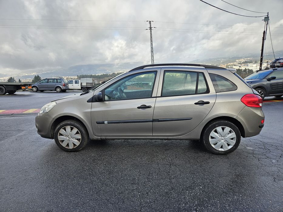 Renault Clio III Break 1.2i de 2010 para peças