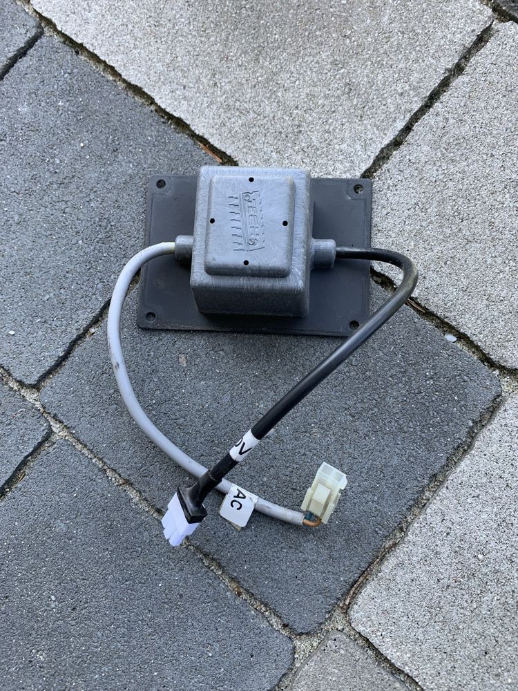 Transformator 230v AC na 12v AC