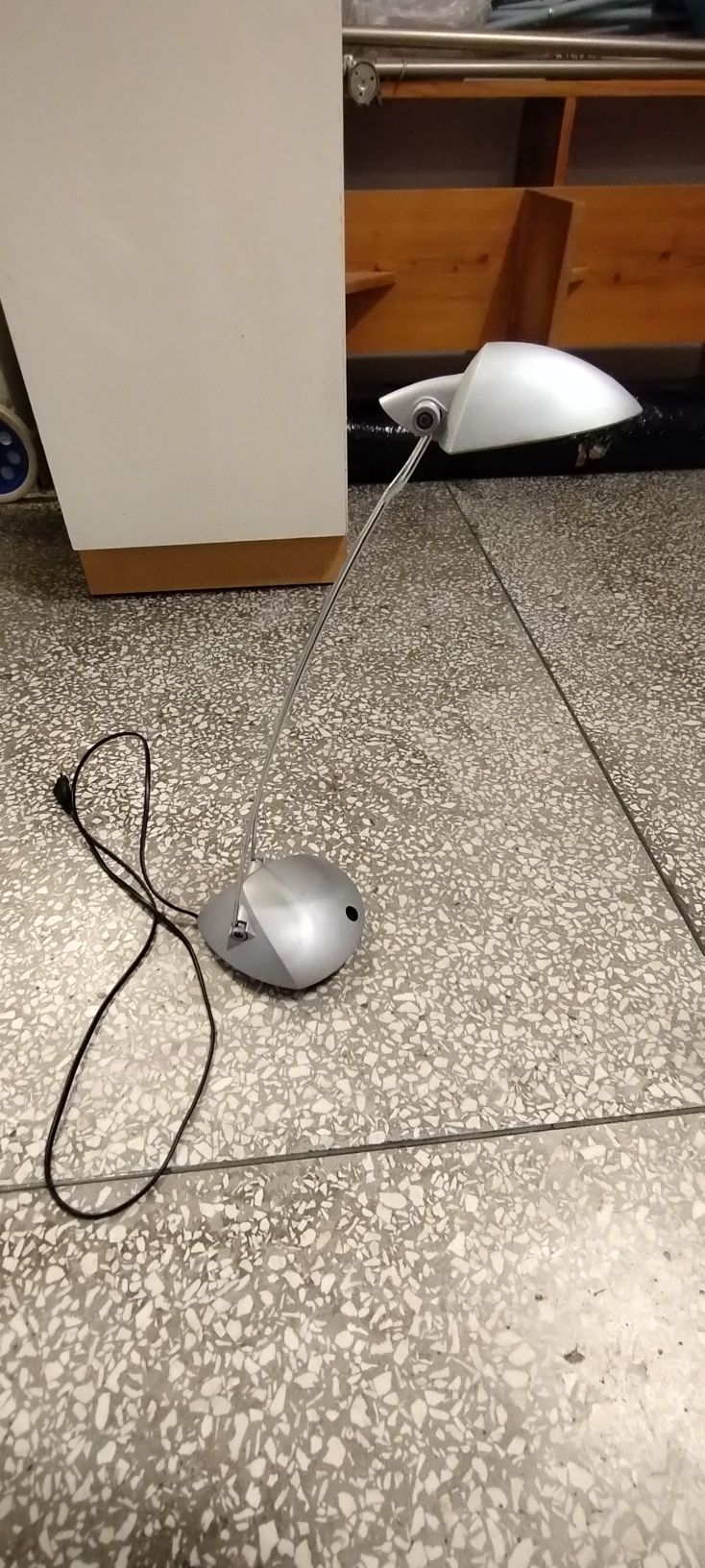 Lampka biurkowa srebrna duża