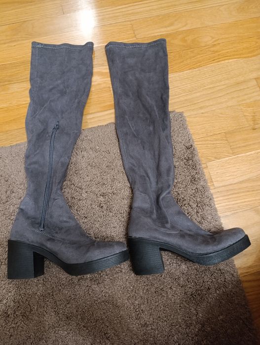 Чоботи жіночі, високі, еластичні,