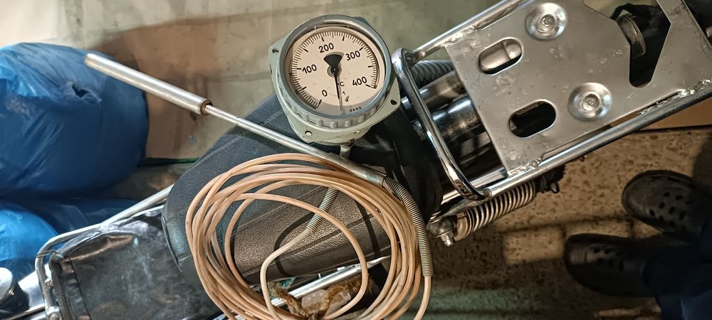 Продам термометр манометрический.