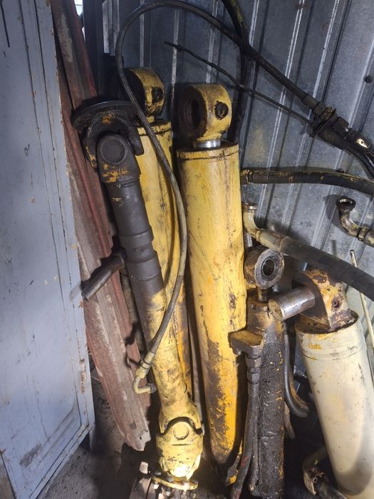 Silownik siłowniki fadroma ladowarka wał wały