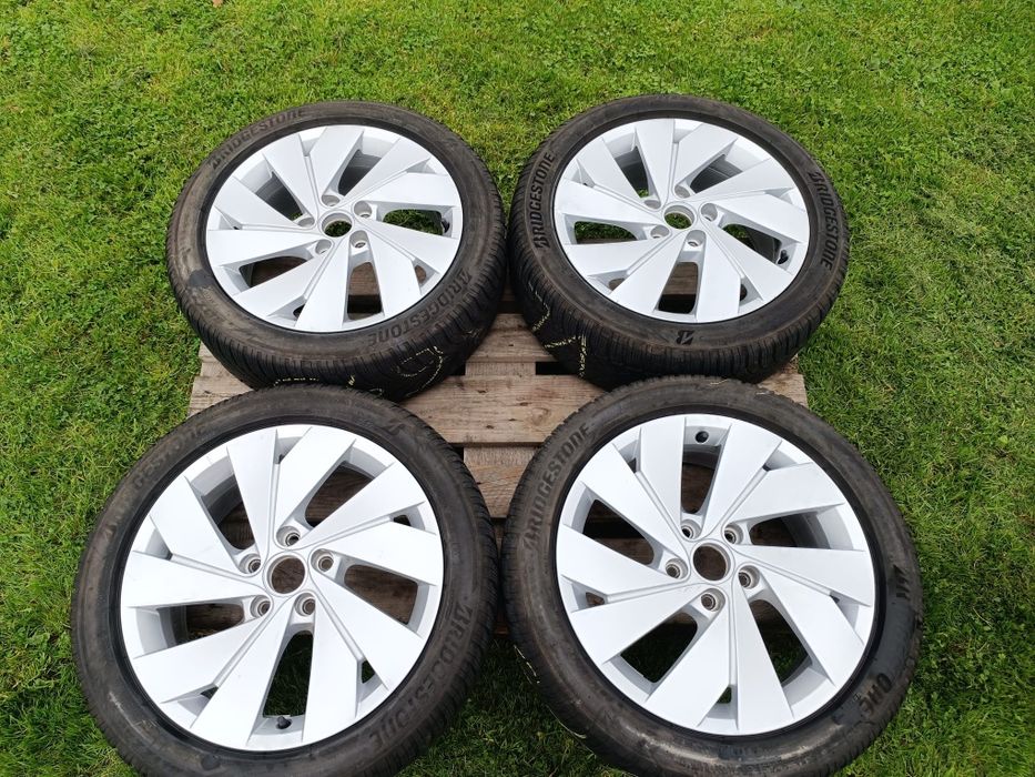 Felgi Golf 7/8 205/50r17 Bridgestone Blizzak LM005