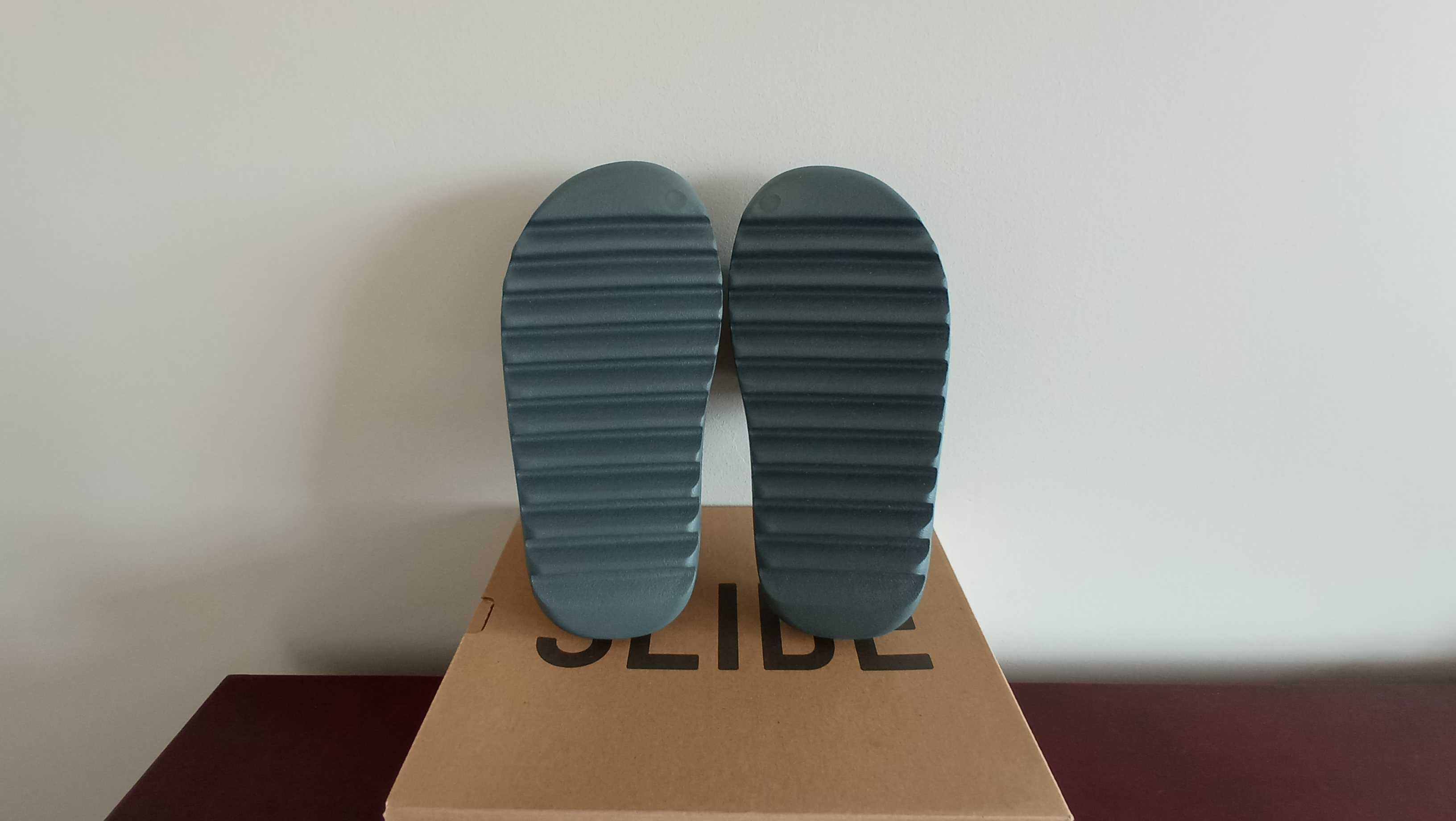 40,5 Adidas Yeezy Slide Slate Marine ID2349 (klapki)