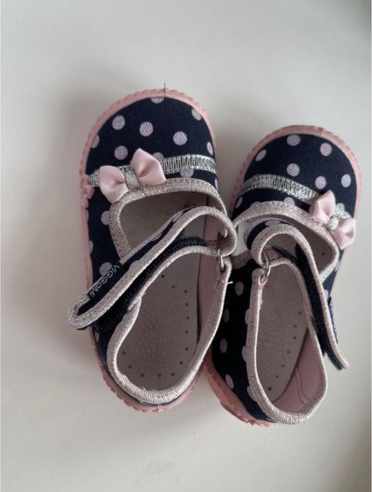 Дитяче взуття на дівчинку