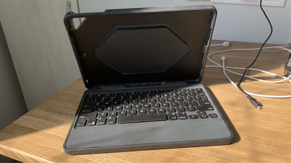 Супер захисний кейс з клавіатурою