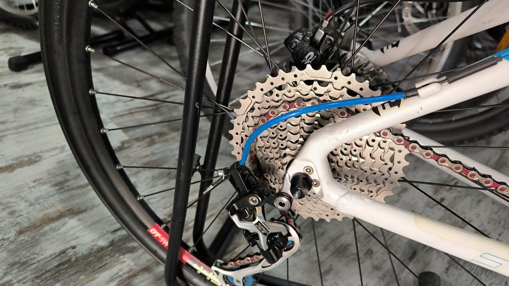 Biciicleta btt por estar m nao tem nada dedicado a estrada cicli