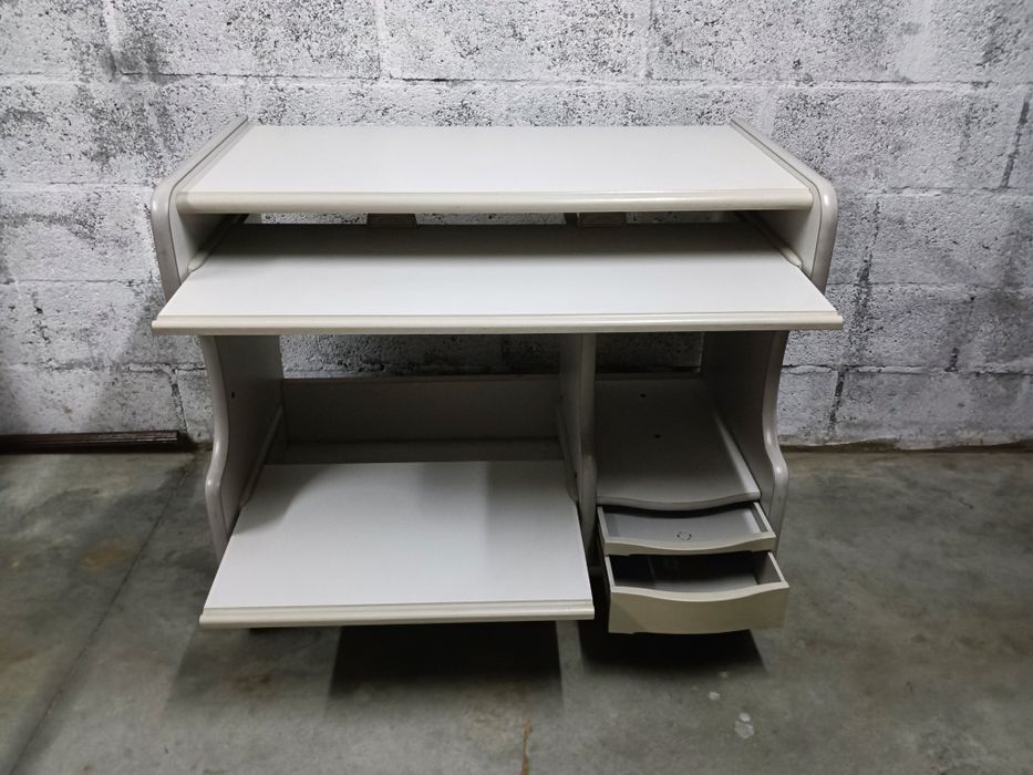 Secretaria multifuncional em madeira lacada branco.
Medidas: 96/80/50c