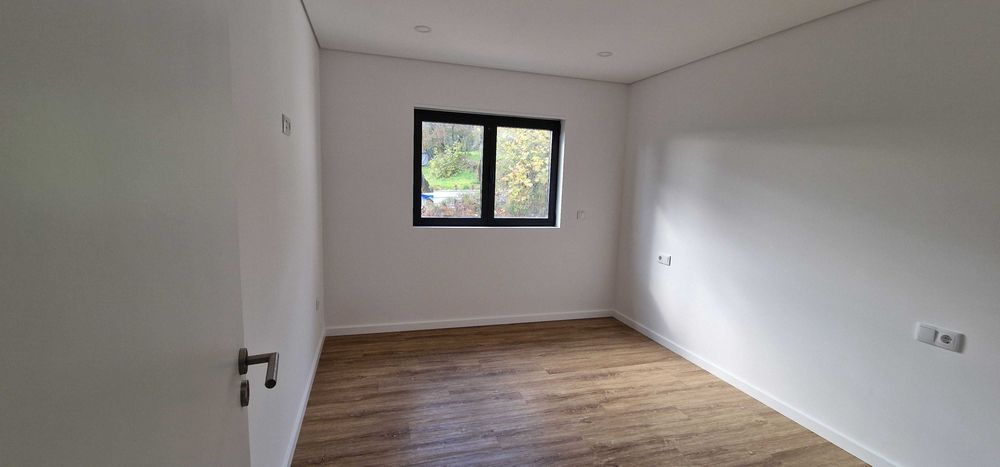 Alugo  habitação T2 nova