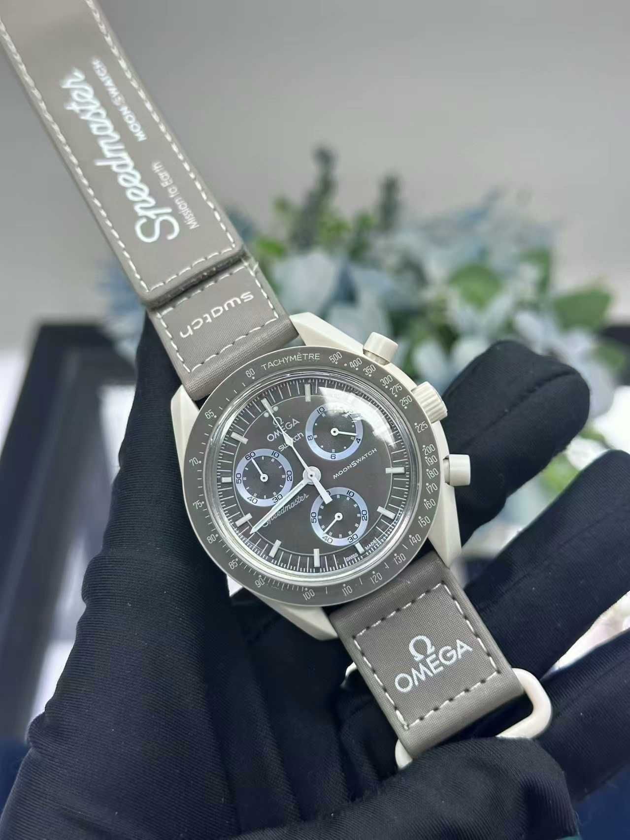 Omega x Swatch Desert: Awangardowy SO33T103 dla Globtroterów