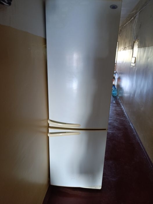 Холодильник б/у Атлант.