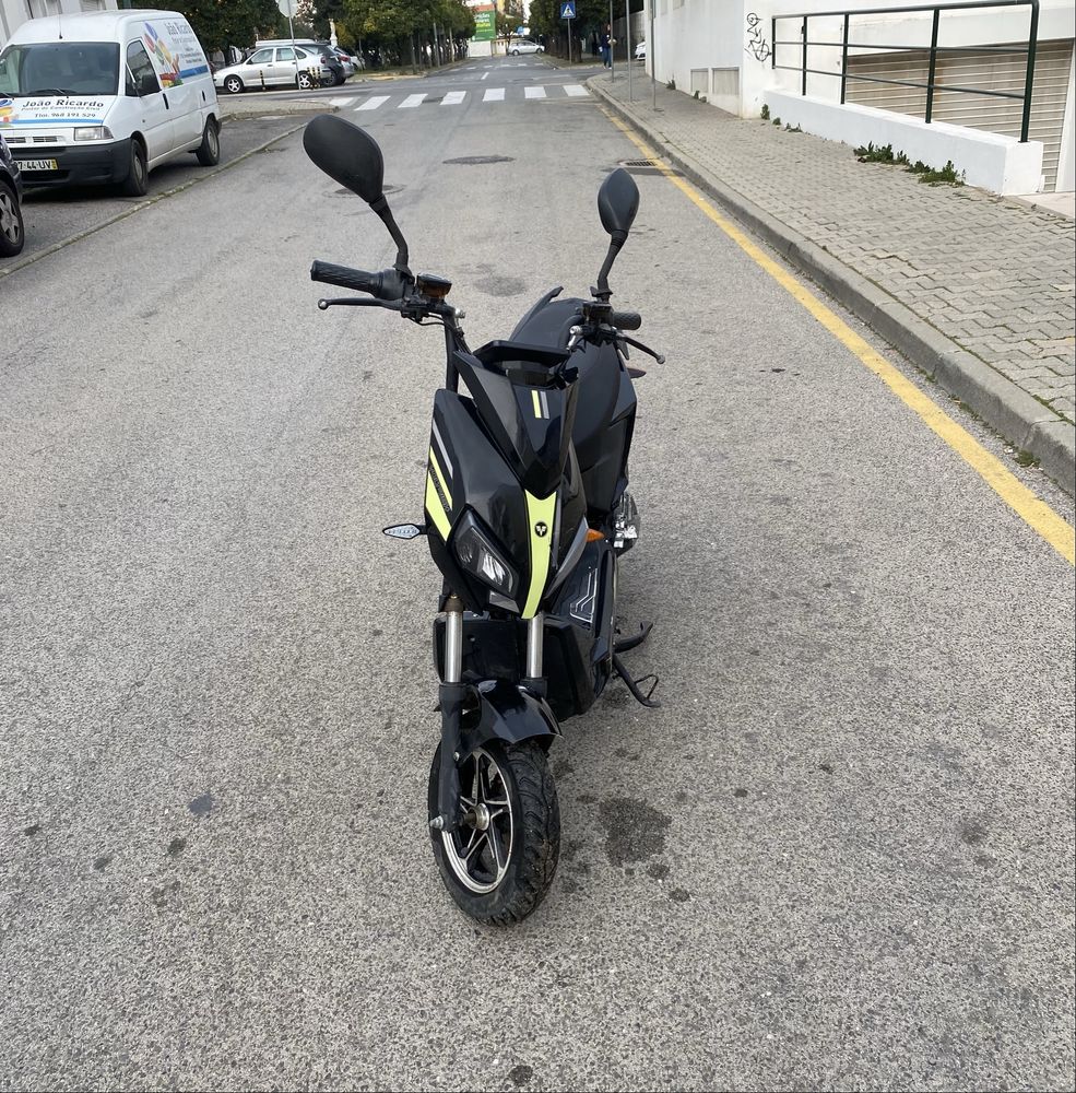 Mota eletrica (scooter) bom estado