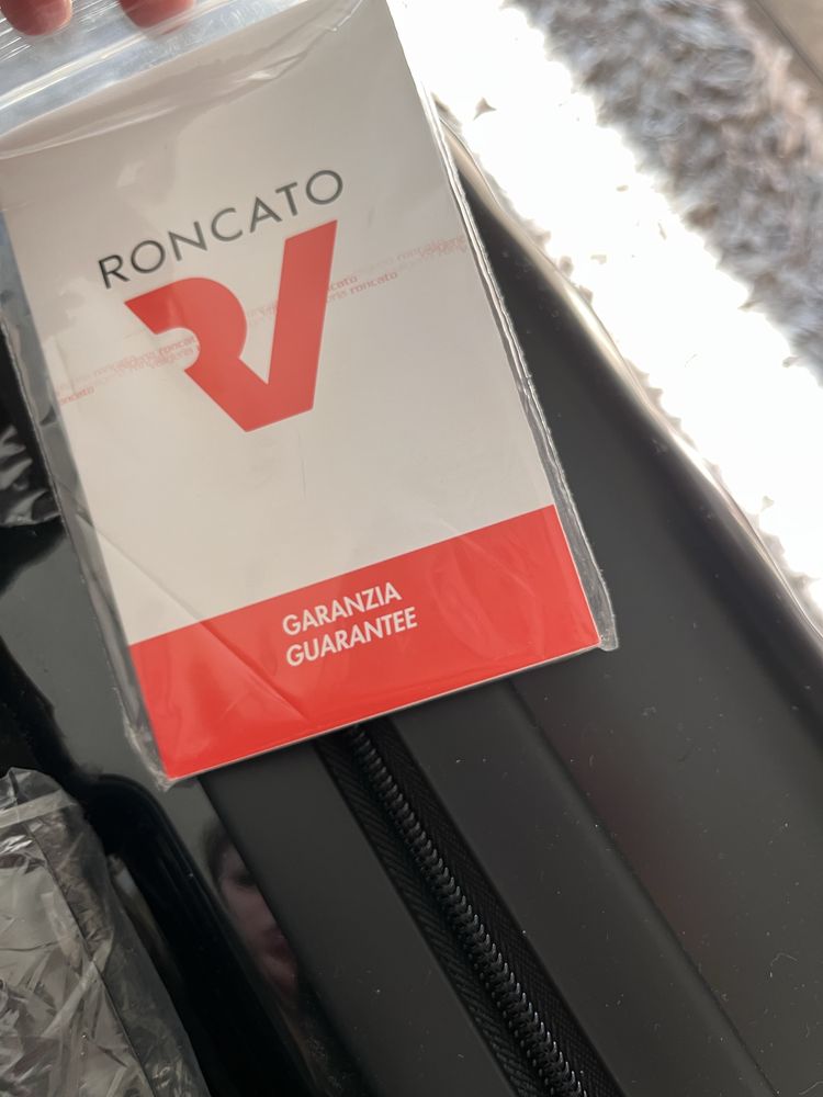 Nowa walizka, pilotka Roncato