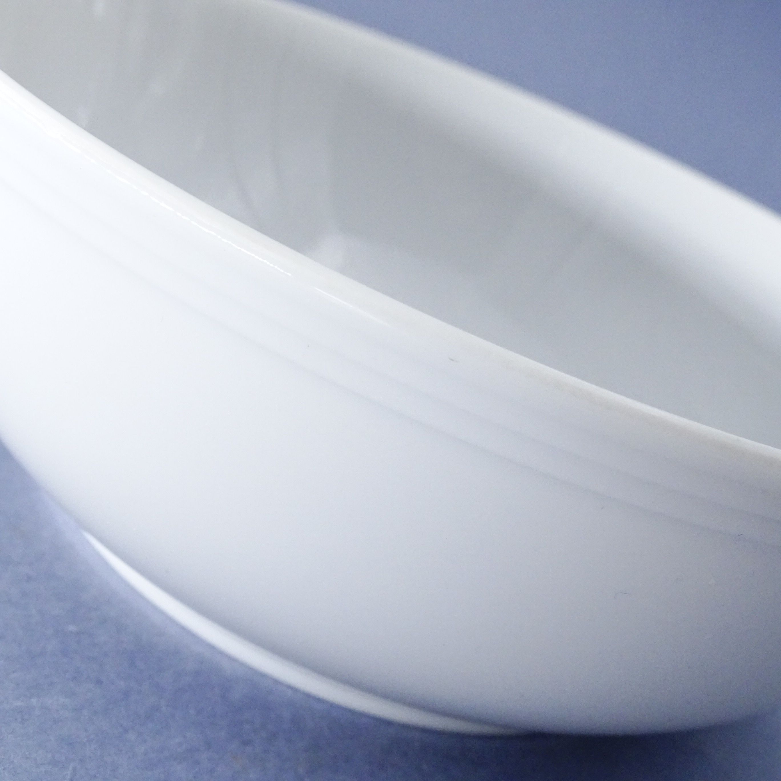 biała porcelanowa miseczka paterka salaterka ak kaiser