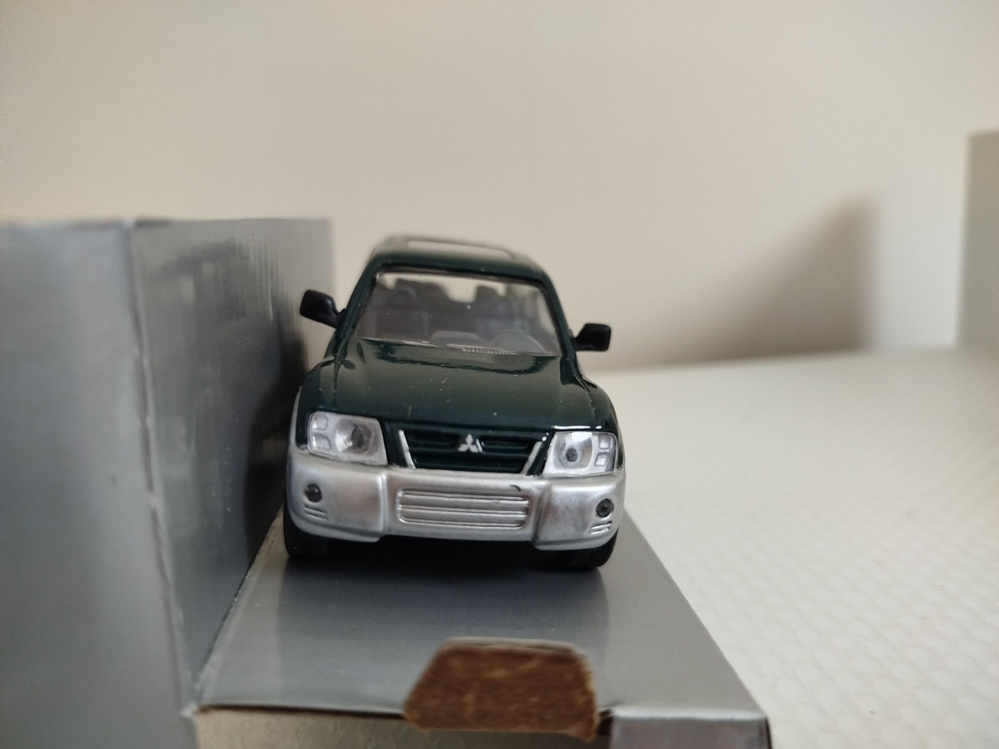 Miniatura Mitsubishi Pajero 1/43 Nova