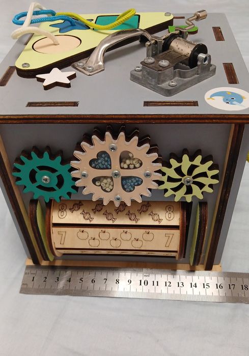 Бізікуб для малечі