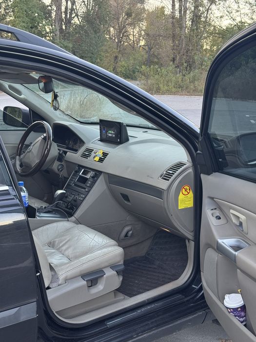 Продам Volvo XC90