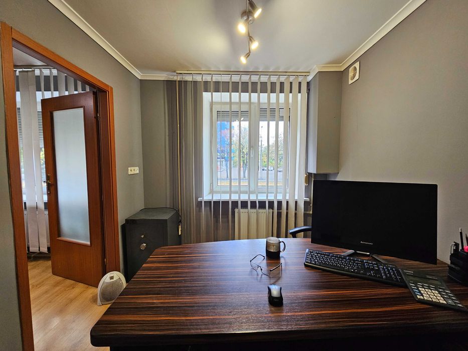 Продам 1 кім. квартиру-офіс на пр. Науки (Гагаріна), червона лінія.